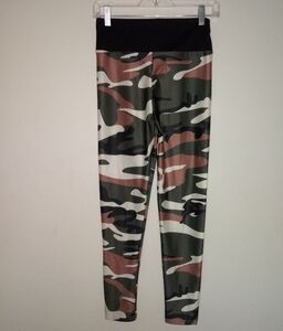 woman's Camouflage butt lifting Leggings in Brown/Green